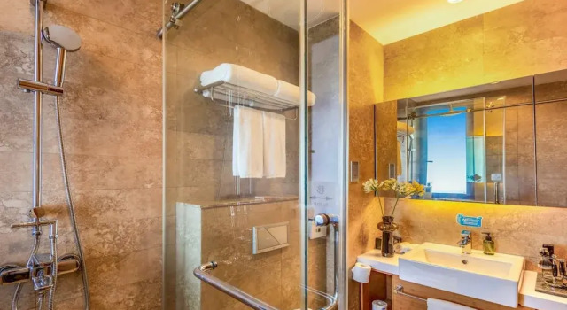 Номер Deluxe c 1 комнатой с балконом Green Court Premier Jinqiao Shanghai