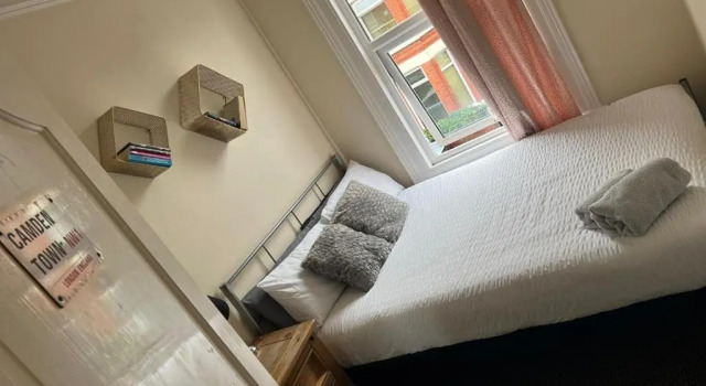 Номер Standard Room in family home near Penny Lane Liverpool