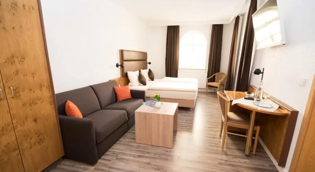 Altstadthotel PIAZZA, Забронировать Отель Динкельсбюль 
