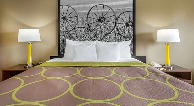 Люкс Super 8 by Wyndham Hebron Lowell Area