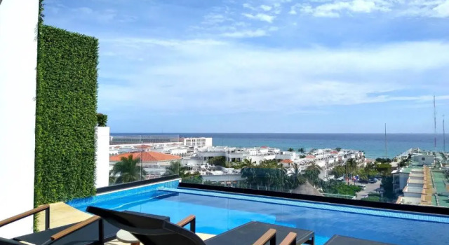 Апартаменты Ocean View From the Rooftop Pool! Only one Block to the Beach, Studio for 2