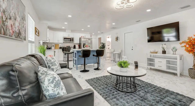 Game Room + Yard: Tampa Home By Theme Parks!, Varaa Lomakoti Huvilat kohteessa Florida, Villa