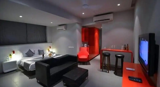 Люкс с балконом SinQ Party Hotel - No Male Stags Allowed