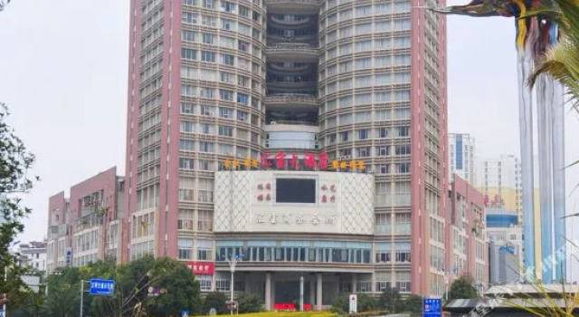 Huibao Hotel, Rezerwuj Hotel Hotele w Qujing z parkingiem, Parking