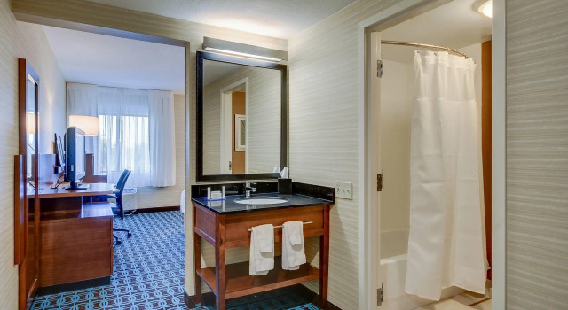 Четырёхместный номер Standard Fairfield Inn by Marriott Amesbury