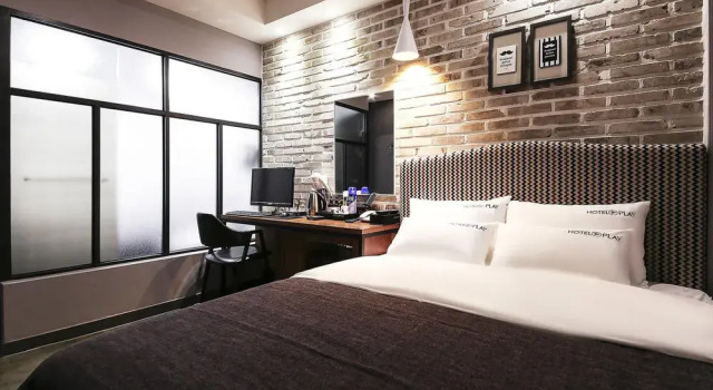 Play Hotel