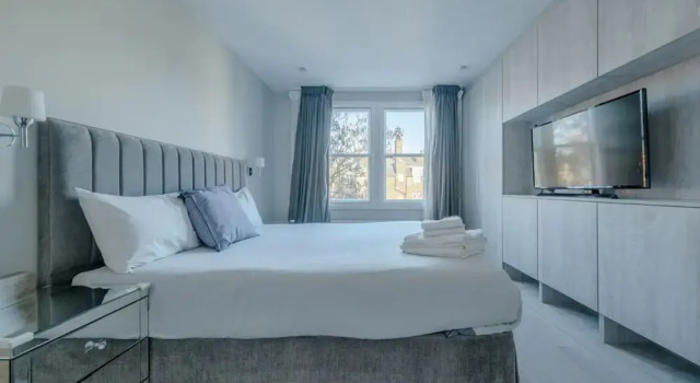 Modern and Luxurious 2 Bedroom Flat - Barons Court, Забронировать Отель Бизнес-отели Англии, 4* 5*