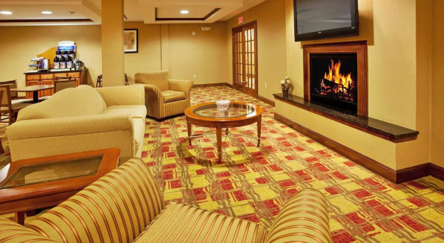 Holiday Inn Express & Suites - Hardeeville-Hilton Head by IHG, Забронировать Отель Хардивилл Lowcountry, рядом с Hilton Head Island Welcome Center