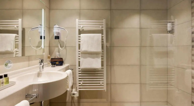 Двухместный номер Standard Hôtel Roi Soleil Prestige Plaisir - St Quentin