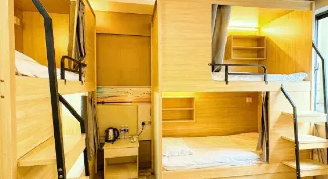 Кровать в общем номере (мужской номер) Fanhua Hotel