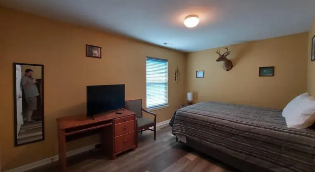 Blue Bird Hill with Deck & Middle of Branson Location, Забронировать Отель Отели Table Rock Lake с парковкой, Парковка