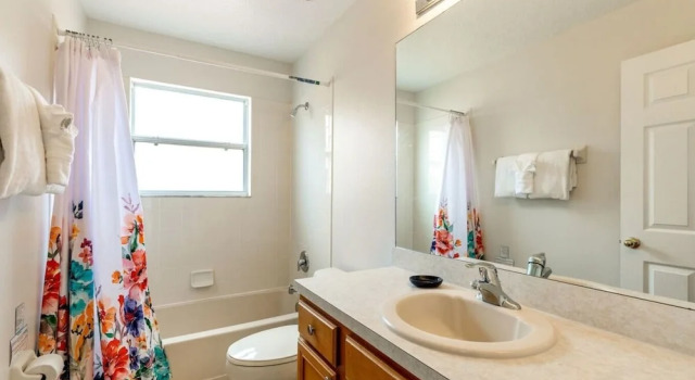 Коттедж Family Friendly Vacation Home with South Facing Pool - Hot Tub - Game Room - Near Disney