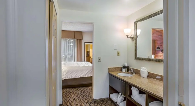 Люкс Burrstone Inn, an Ascend Collection Hotel