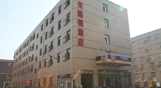 7 Days Inn Beijing Laiguangying Branch, Book Hotel Hoteller i Beijing Province med parkering, Parkering