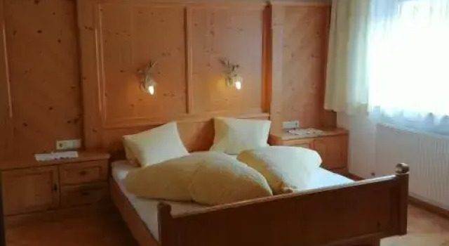 Appartementhaus Gruber, Rezerwuj Hotel Hotele w Tyrol z parkingiem, Parking