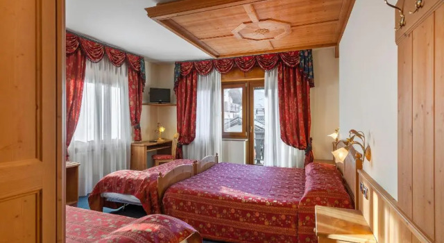 Четырёхместный номер Superior Family Hotel La Perla