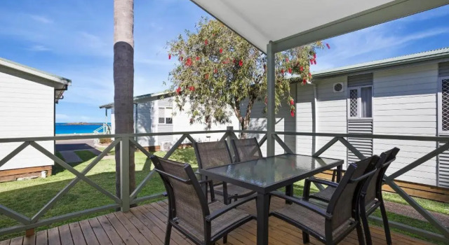 Люкс Deluxe с 2 комнатами BIG4 Tasman Holiday Parks - Easts Beach