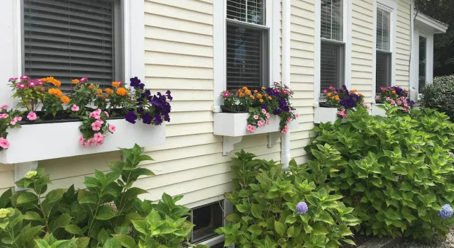 < 1 Mi to Beach! Kennebunk Cottage w/ Yard, Buchen Sie Ferienhaus  