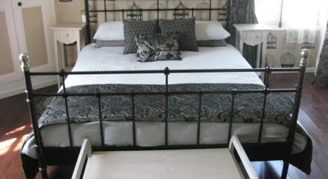 Le Petit Cochon chambre d` hotes, Забронировать Отель Эм Вьен