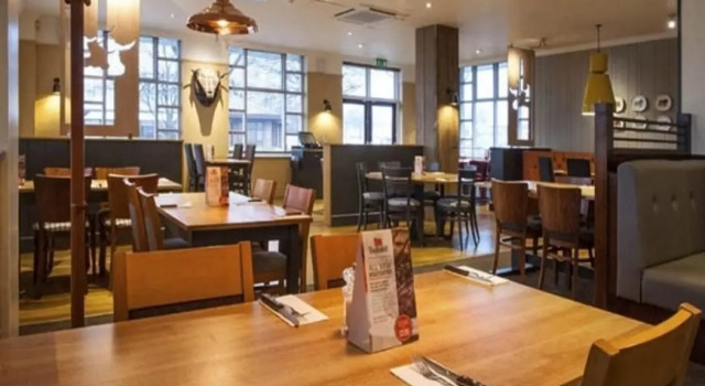 Номер Standard Premier Inn Manchester West Didsbury