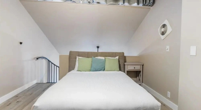 Lakefront Condo Indoor Pool, Sauna, & Pickle Ball!, Rezerwuj Apartament Hotele w Missouri z parkingiem, Parking