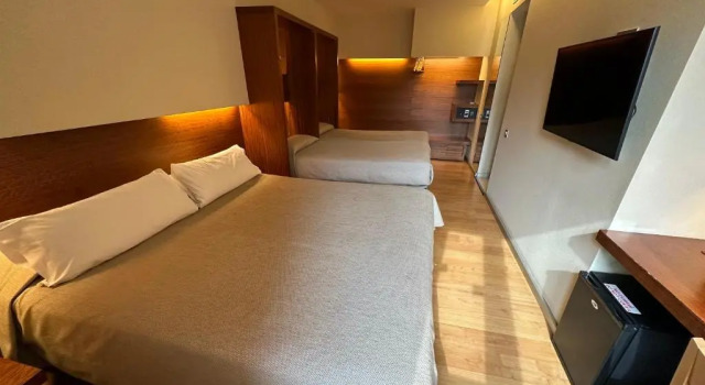 Четырёхместный номер Hotel Turin Barcelona