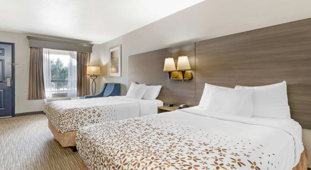 Четырёхместный номер Standard Best Western Royal Inn