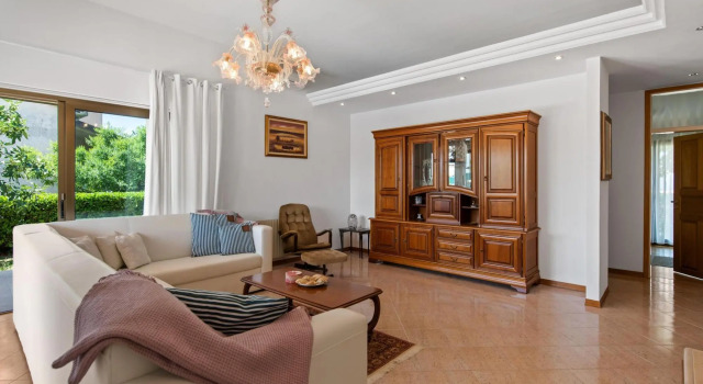 Stylish Villa in Buje With Outdoor Kitchen