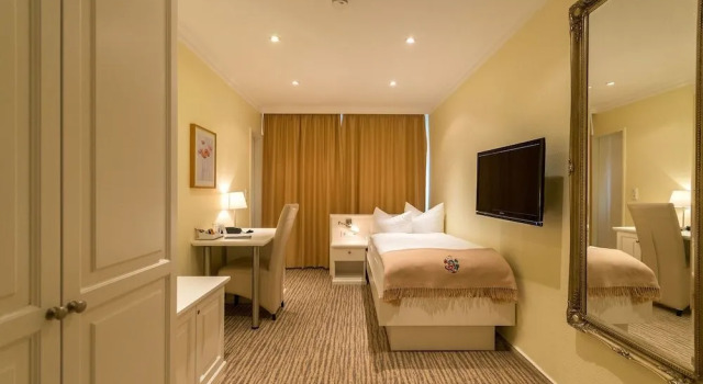 Intourhotel, Забронировать Отель Отели Оснабрюк 3 звезды, рядом с Университет Оснабрюка, 3*