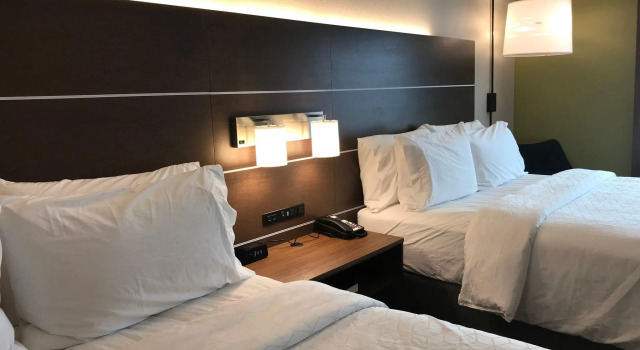 Четырёхместный номер Standard Holiday Inn Express & Suites Hannibal - Medical Center by IHG