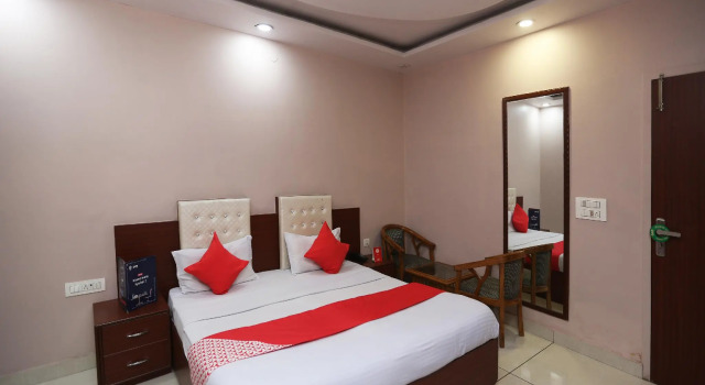 OYO 7831 Hotel King's, Забронировать Отель Рохтак штат Харьяна