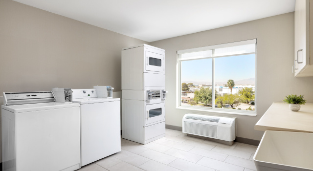 Holiday Inn Express Las Vegas - Stadium Area by IHG