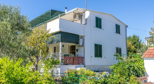 Apartment Garden by the sea, Забронировать Апартаменты/квартира Рогозница Шибенско-Книнская жупания