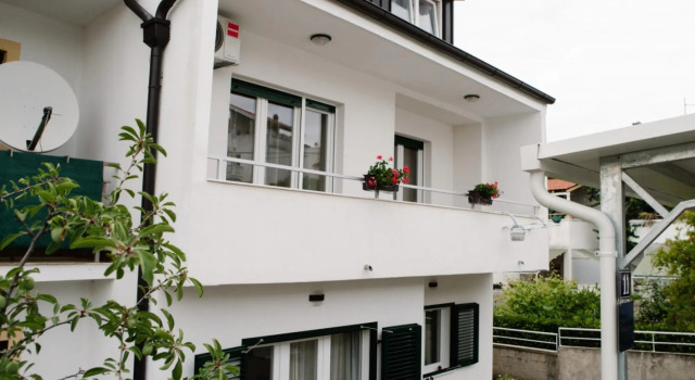 Petri - Close to the sea - A1 Crveni, Забронировать Отель Езера Murter Island