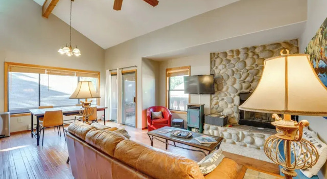 3 Blocks to Angel Fire Resort: Kid-friendly Condo, Varaa Huoneisto Angel Fire 