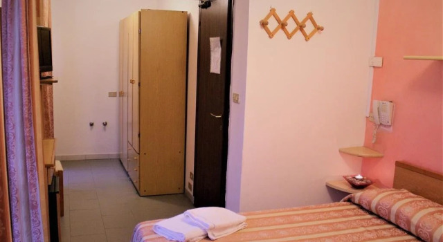 Hotel Midi, Забронировать Отель Отели Риччоне с бассейном, Бассейн