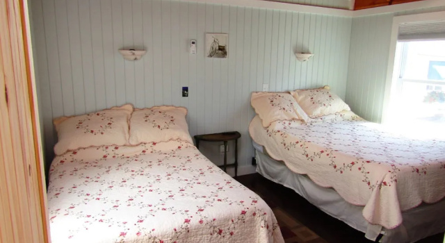 Коттедж Deluxe c 1 комнатой Shorelands Guest Resort and Cottages