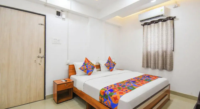 Номер Deluxe FabHotel Keshava Executive - Nr Mahadji Shinde Chhatri