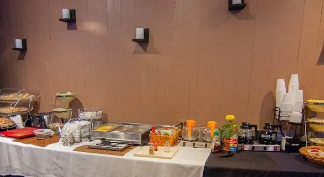 Quality Inn Finger Lakes Region, Забронировать Отель Ньюарк штат Нью-Йорк
