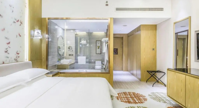 Номер Comfort Four Points by Sheraton Luohe
