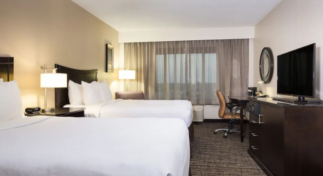 Четырёхместный номер Standard с видом на город Crowne Plaza Memphis Downtown by IHG