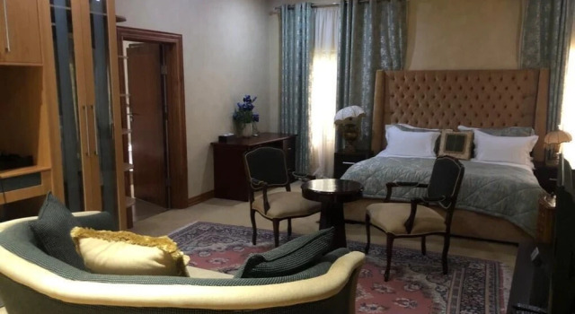 Equestrian Royal Hotel Boutique & Spa