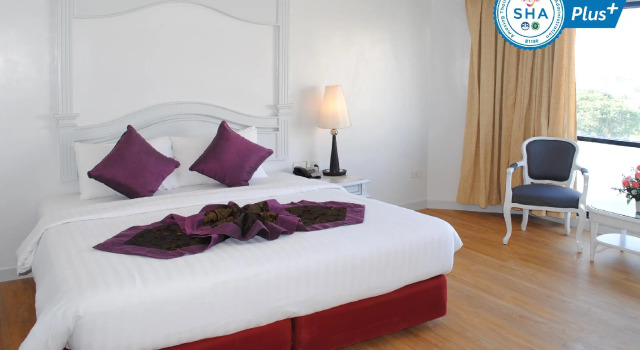 Кровать в общем номере CH Hotel