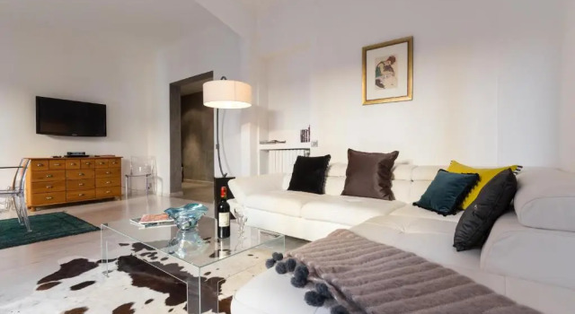 Centrally located modern 2 Bed apartment in Cannes with aircon and high ceilings and modern design 696, Забронировать Апартаменты/квартира Отели Канн с парковкой, рядом с Le Croisette Casino Barriere de Cannes, Парковка