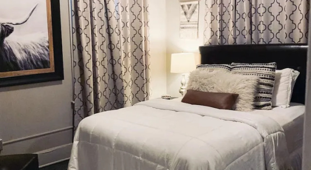 The Loft on the Square Guest Suites, Book Pension Magnolia Arkansas