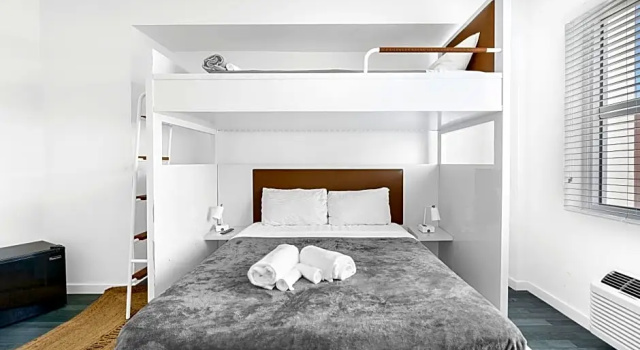 Шестиместный номер Standard The Variety by LuxUrban