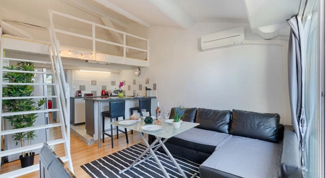 Rare - Nice Loft on the Rooftops of Marseille!, Забронировать Отель Марсель Буш-дю-Рон