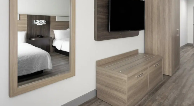 Четырёхместный номер Standard с балконом Holiday Inn Express & Suites Leesburg - Historic District by IHG