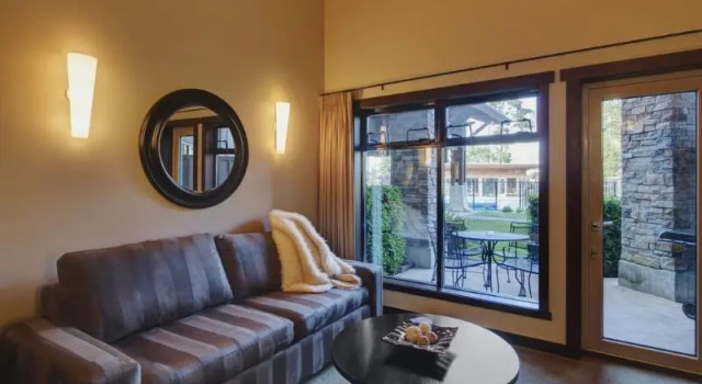 Двухместный номер Standard с балконом Sunrise Ridge Waterfront Resort