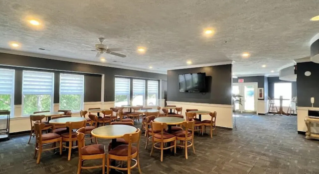Celebrity Inn, Забронировать Отель Отели Table Rock Lake с парковкой, Парковка